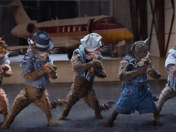 Una peculiar boy band de gatos baila al ritmo de NSYNC en esta campaña